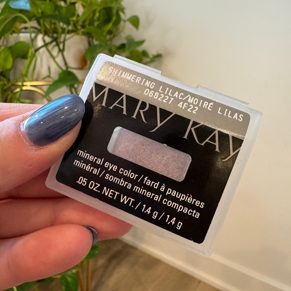 Mary Kay Mineral Eye Color Shimmering Lilac Purple Shimmer Eyeshadow Pan NEW